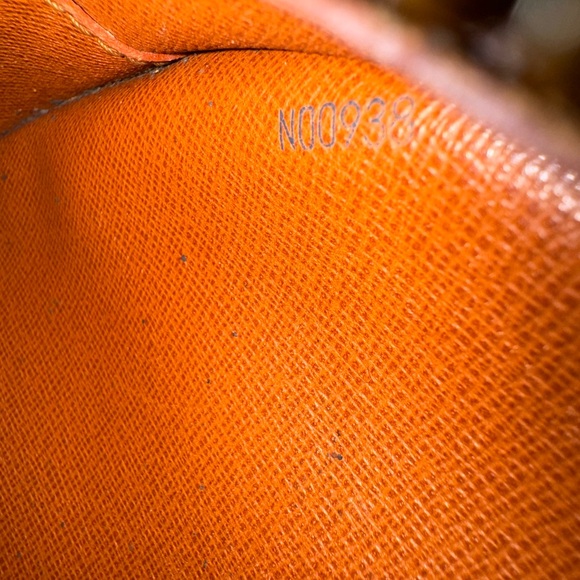 100% Authentic Louis Vuitton Blois - Picture 5 of 16